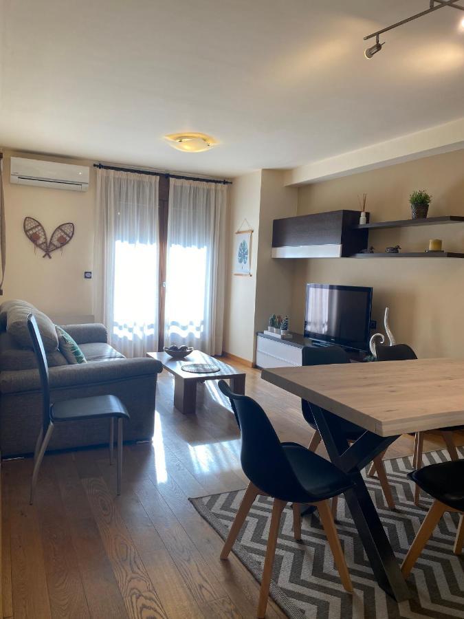 Apartament Neret I Sort Luaran gambar